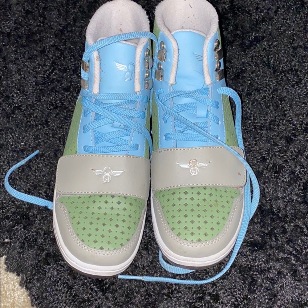 Sneakers